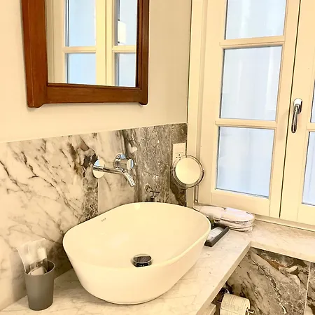 Garibaldi Apartment *